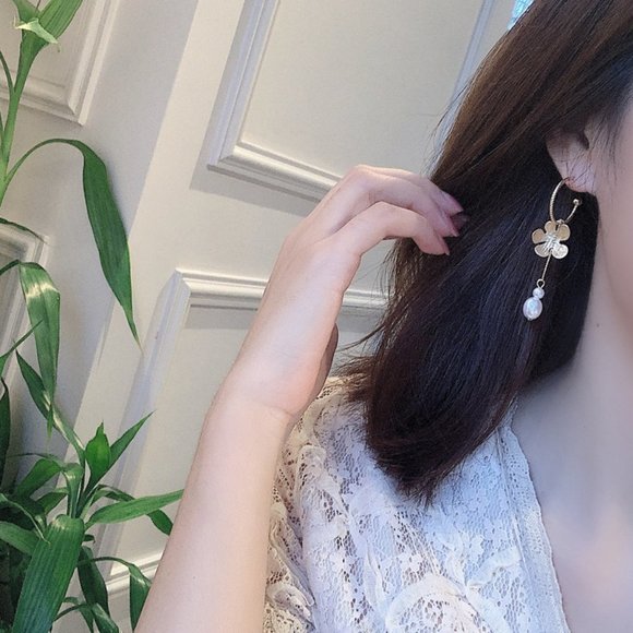 💙Sterling Silver SAKURA FAUX PEARL EARRING - Picture 5 of 7